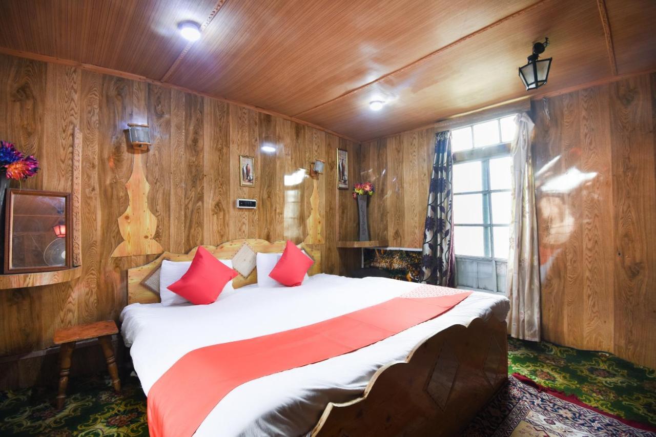 Oyo 66637 Merlin Group Of Houseboats Hotel Srinagar  Bagian luar foto