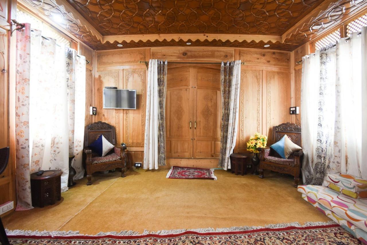 Oyo 66637 Merlin Group Of Houseboats Hotel Srinagar  Bagian luar foto
