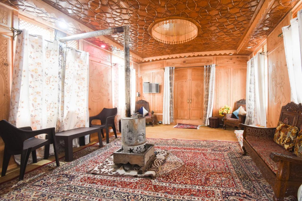 Oyo 66637 Merlin Group Of Houseboats Hotel Srinagar  Bagian luar foto