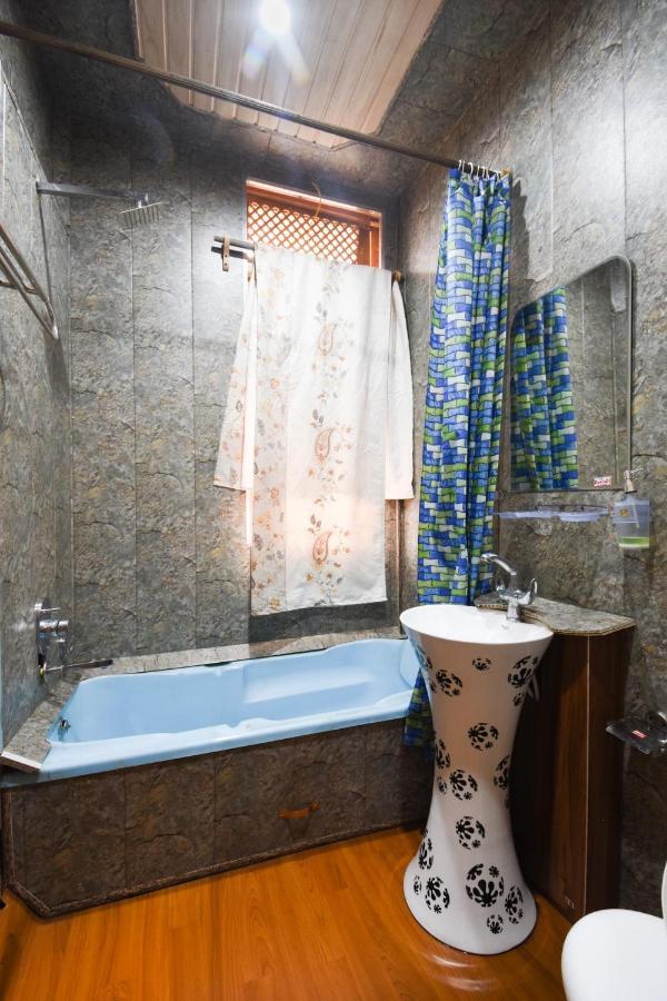 Oyo 66637 Merlin Group Of Houseboats Hotel Srinagar  Bagian luar foto